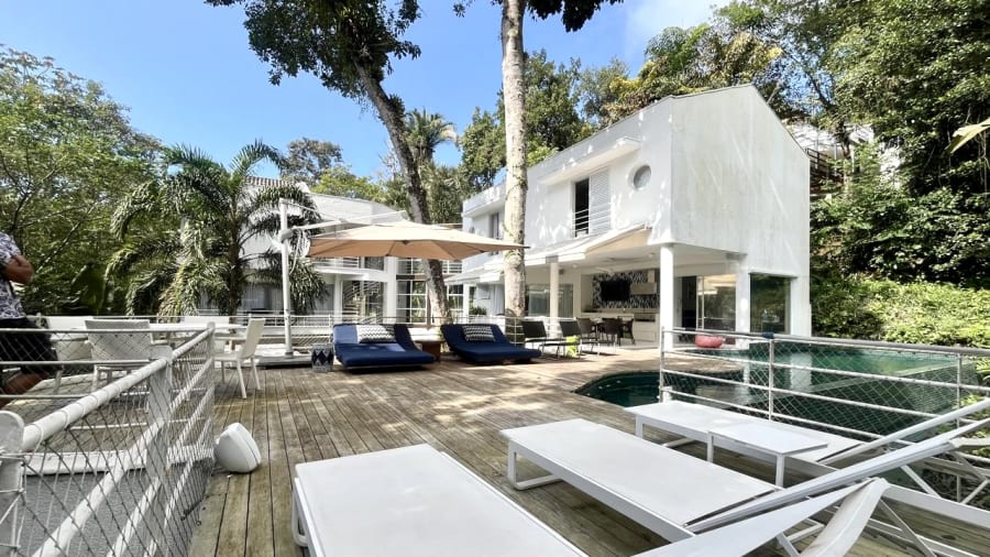 🏠 Exclusiva Residência no Condomínio Iporanga – Conforto, Sofisticação e Natureza 🏖️🏄‍♂️