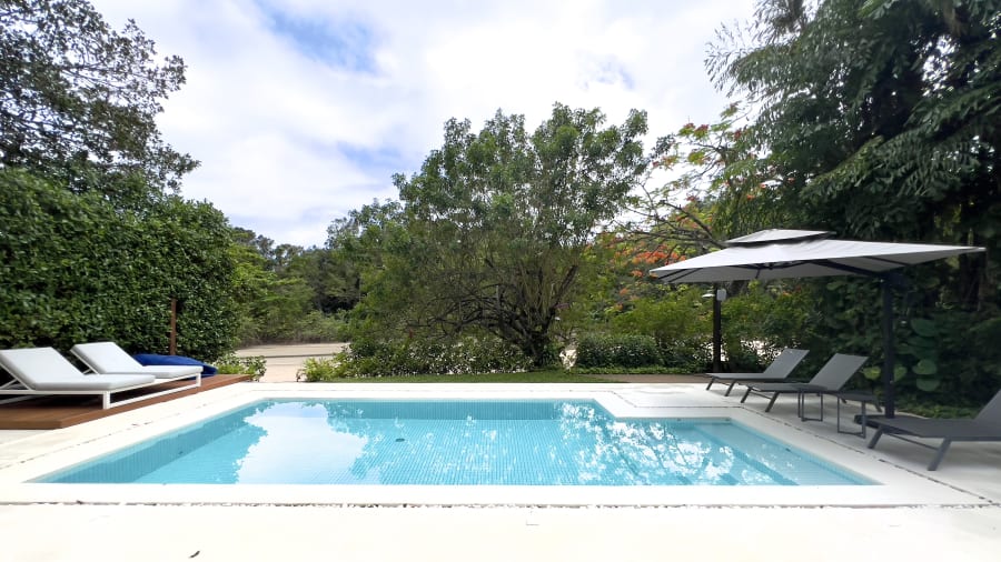 Descubra o seu paraíso particular na exclusiva localização do Condomínio Iporanga.