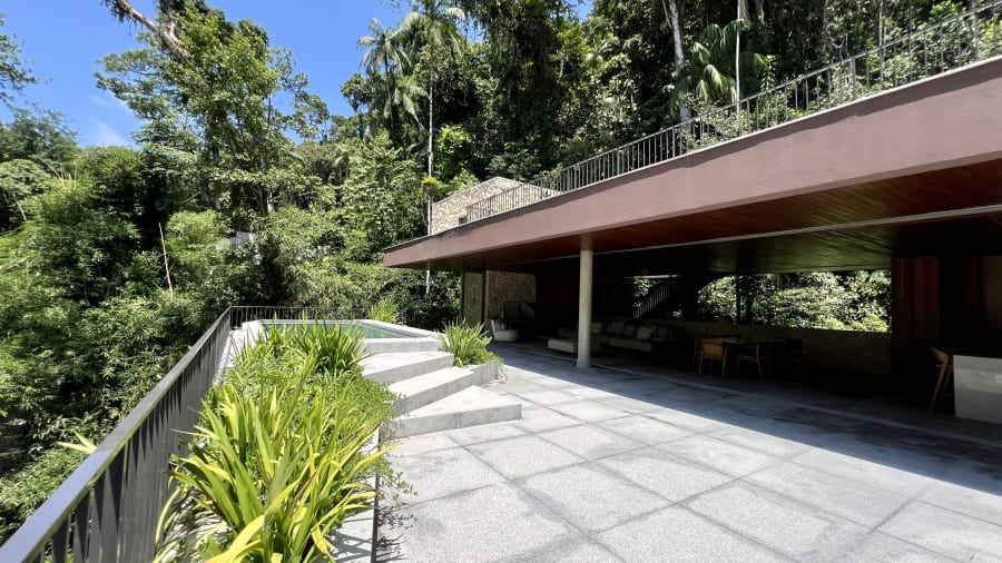 Arquitetura moderna na praia de São Pedro