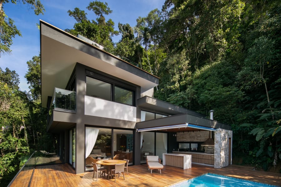Casa de luxo à venda no alto do Condomínio São Pedro – 700 m², vista, piscina e automação.