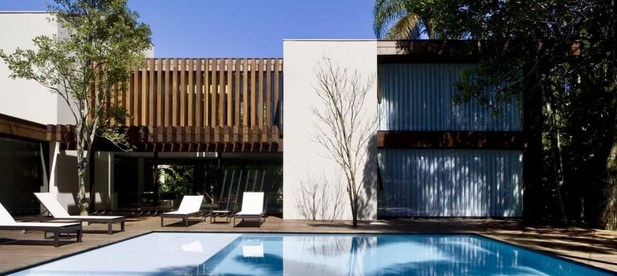 Casa à Venda no Condomínio Iporanga Guarujá – Projeto Arthur Casas a 50m da Praia