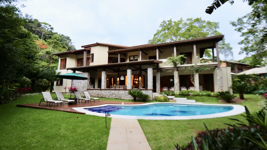 Casa a Apenas 30 Metros da Praia – Condomínio Iporanga