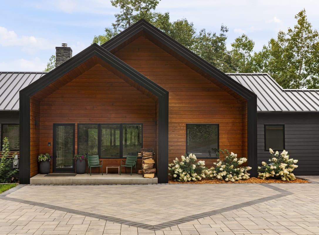 Front exterior view of the Lakeside Retreat zoomed in on the entryway.