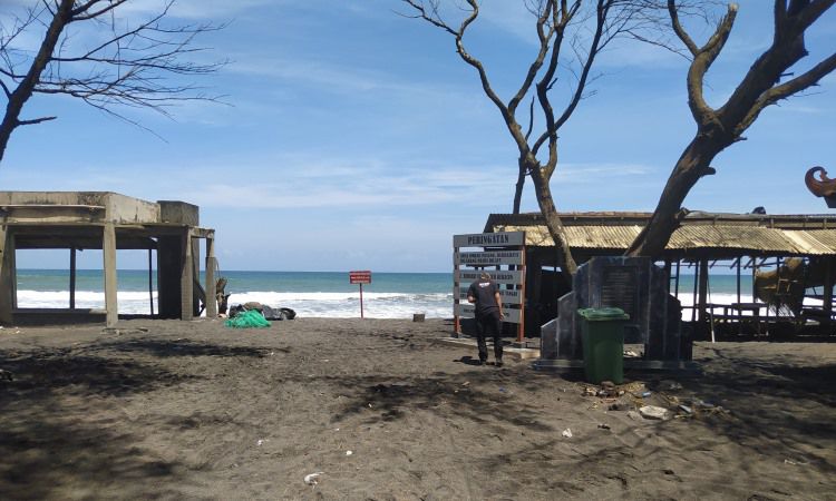 Pantai Pandansimo