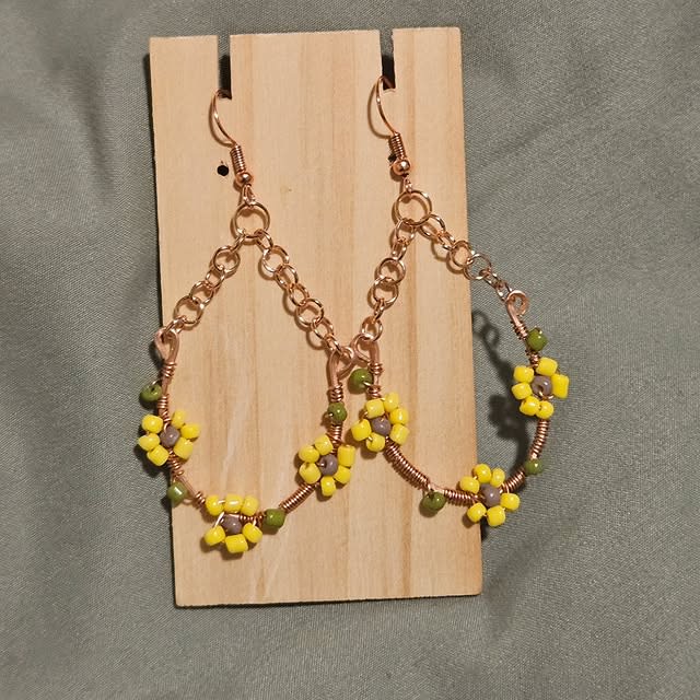 Yellow Flower Hoops - Cheerful wire hoops with yellow flower beads