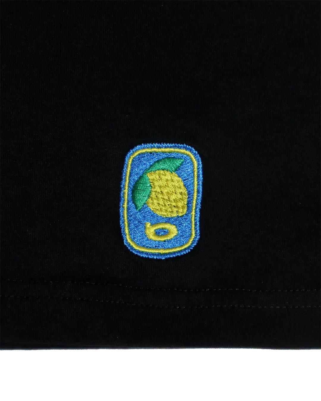 Close-up of the embroidered Bloc Magasin lemon logo