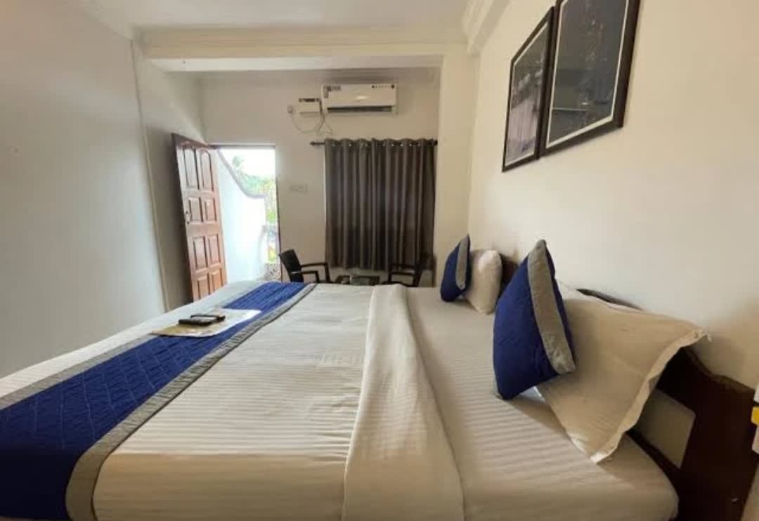 Baga View Inn - Deluxe Queen Room with Two Queen Beds, photo 2