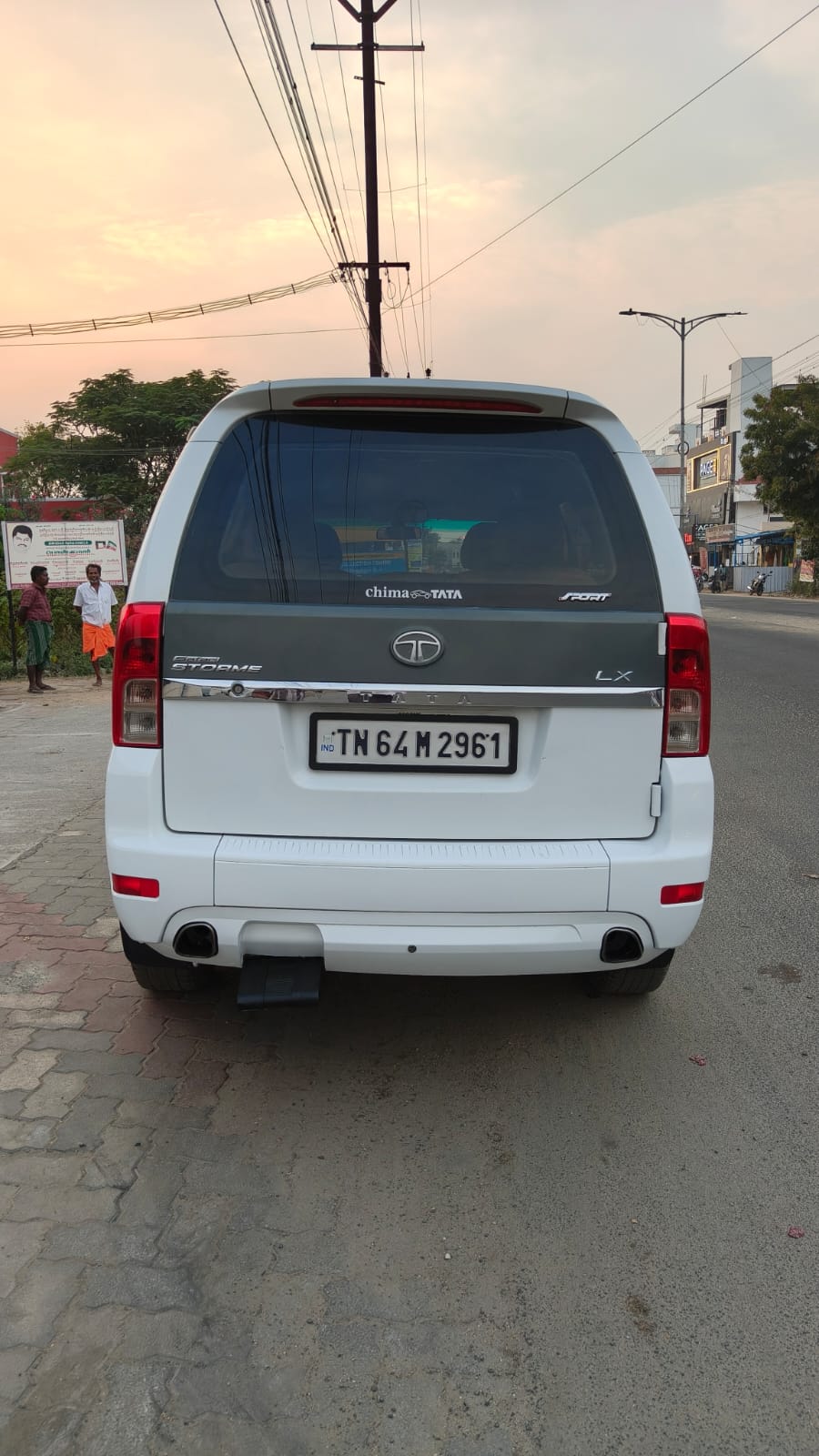 2016 Tata Safari Storme VX 3