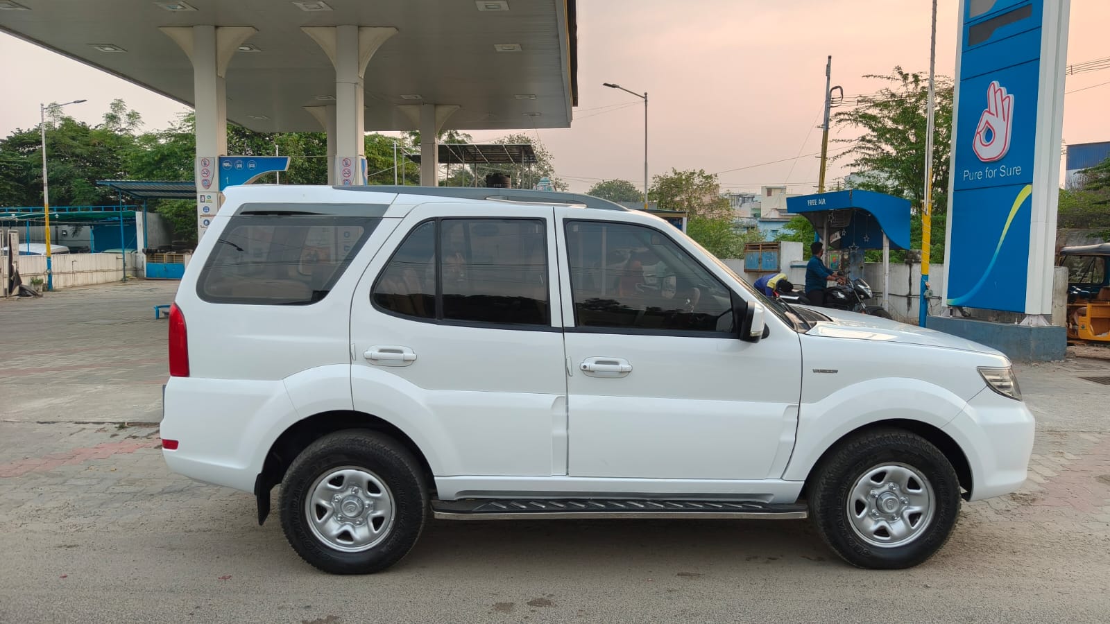 2016 Tata Safari Storme VX 4