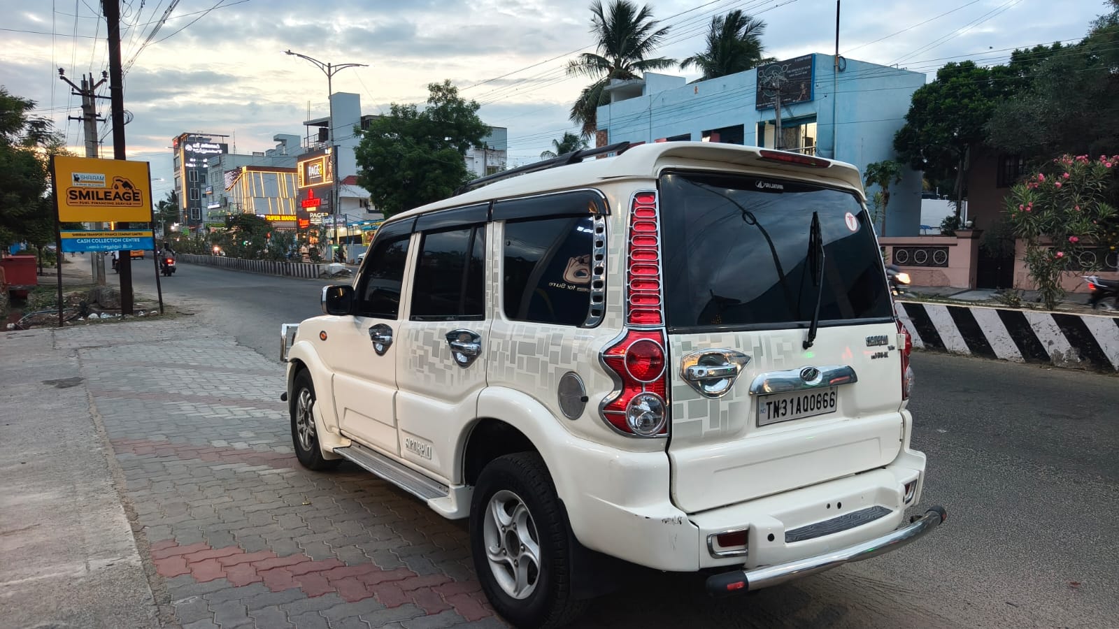 2012 Mahindra Scorpio VLX 3