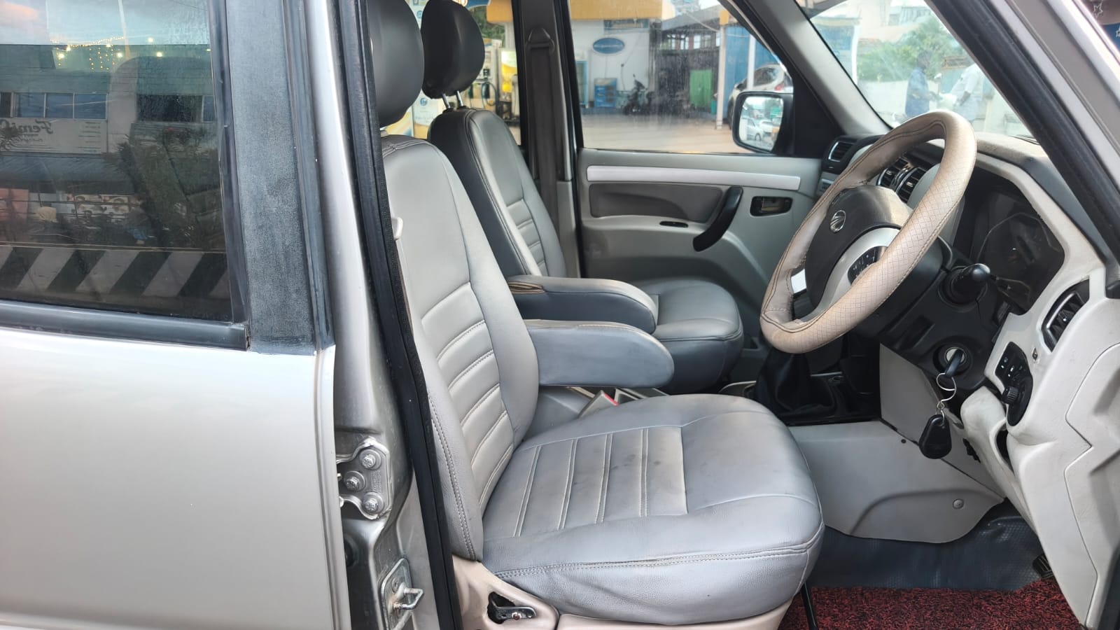 2015 Mahindra Scorpio S10 7