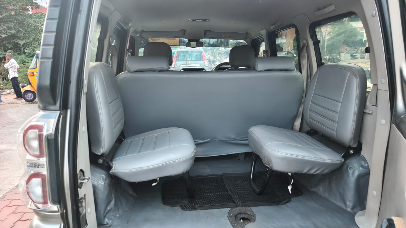 2015 Mahindra Scorpio S10 9