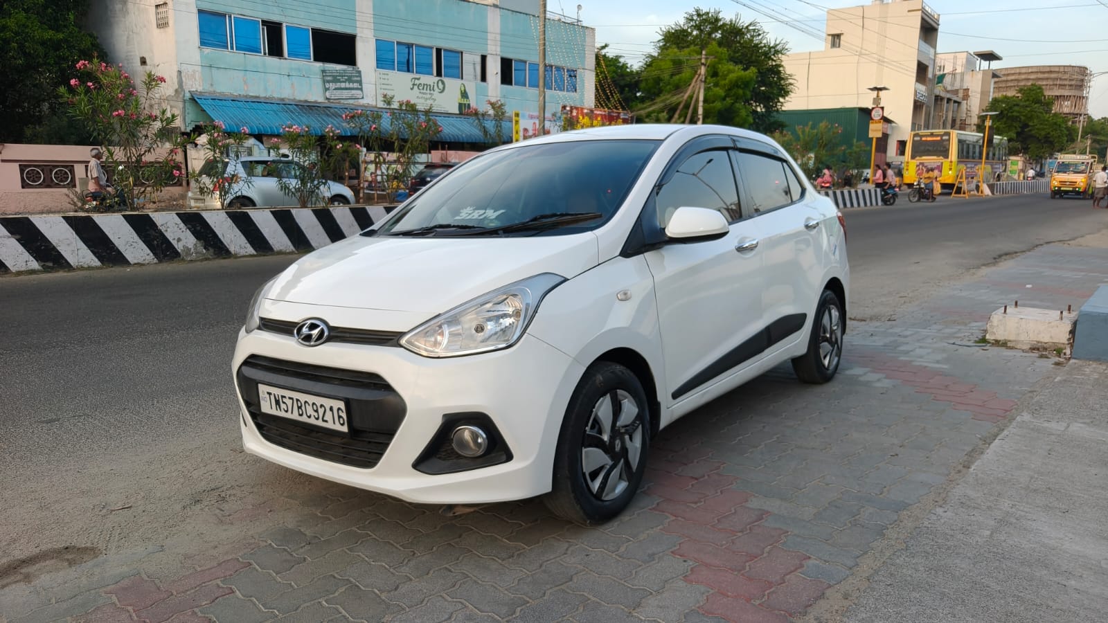 2017 Hyundai Xcent S 2