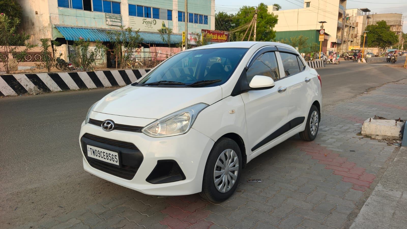 2016 Hyundai Xcent S 2