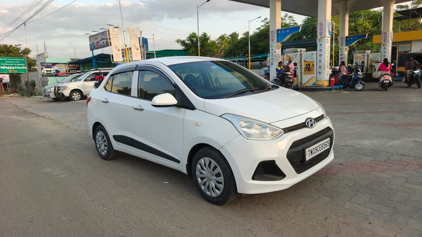 2016 Hyundai Xcent S 4