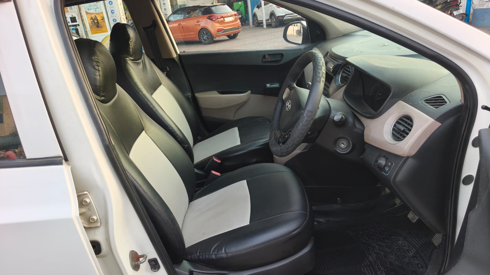 2016 Hyundai Xcent S 6