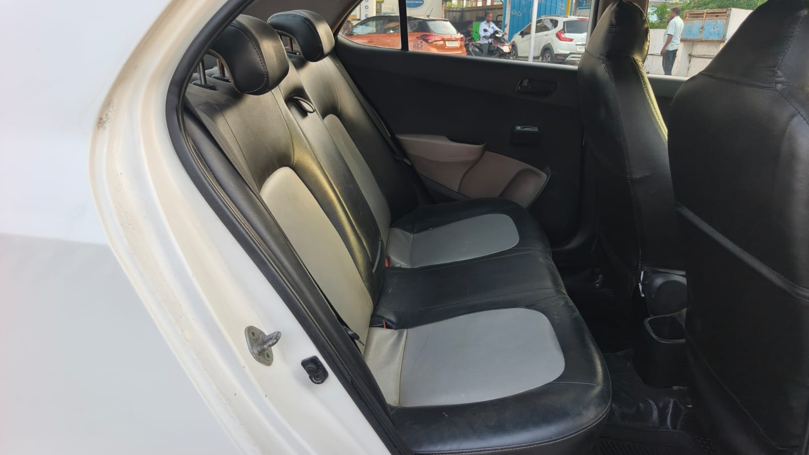 2016 Hyundai Xcent S 7
