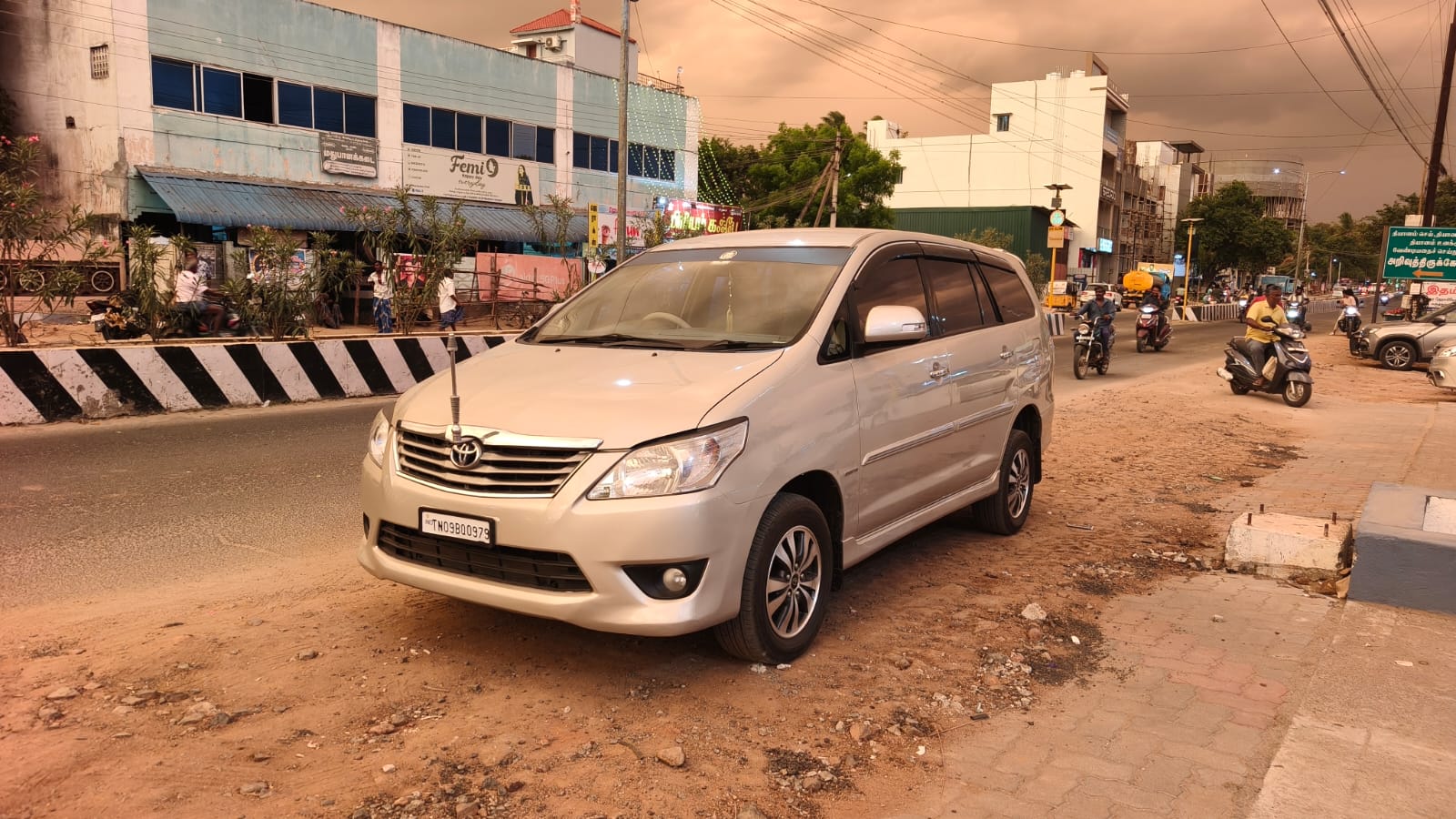 2012 Toyota Innova V 2