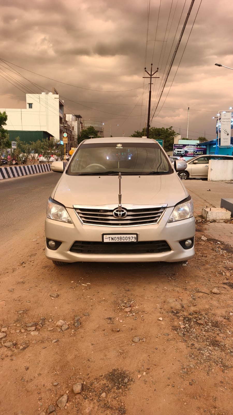 2012 Toyota Innova V 1