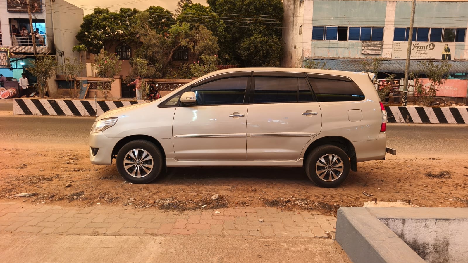 2012 Toyota Innova V 4