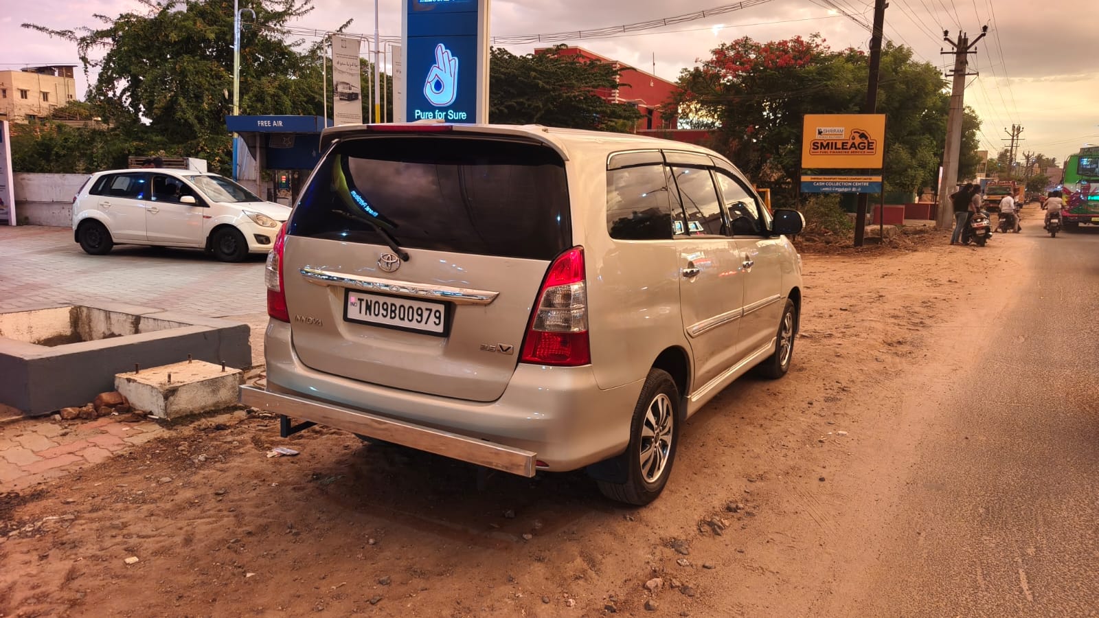 2012 Toyota Innova V 5