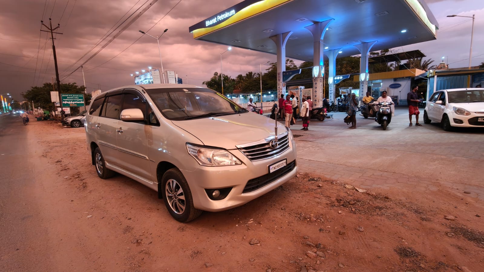 2012 Toyota Innova V 9