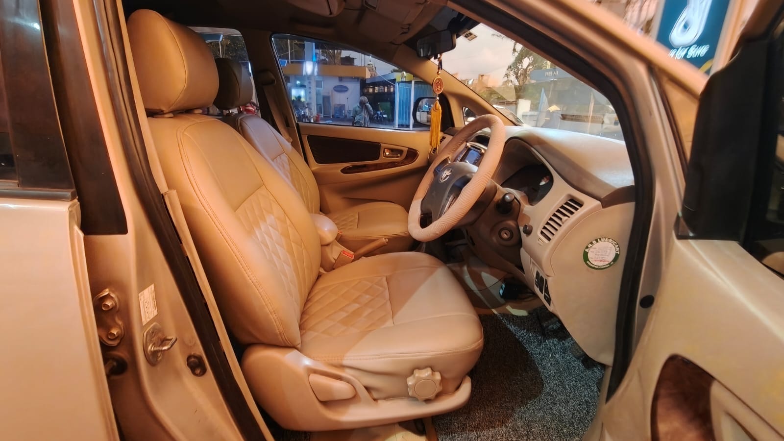 2012 Toyota Innova V 8