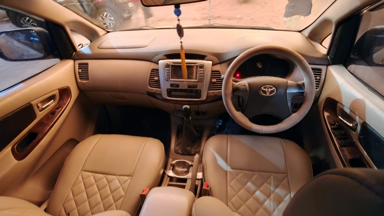 2012 Toyota Innova V 11