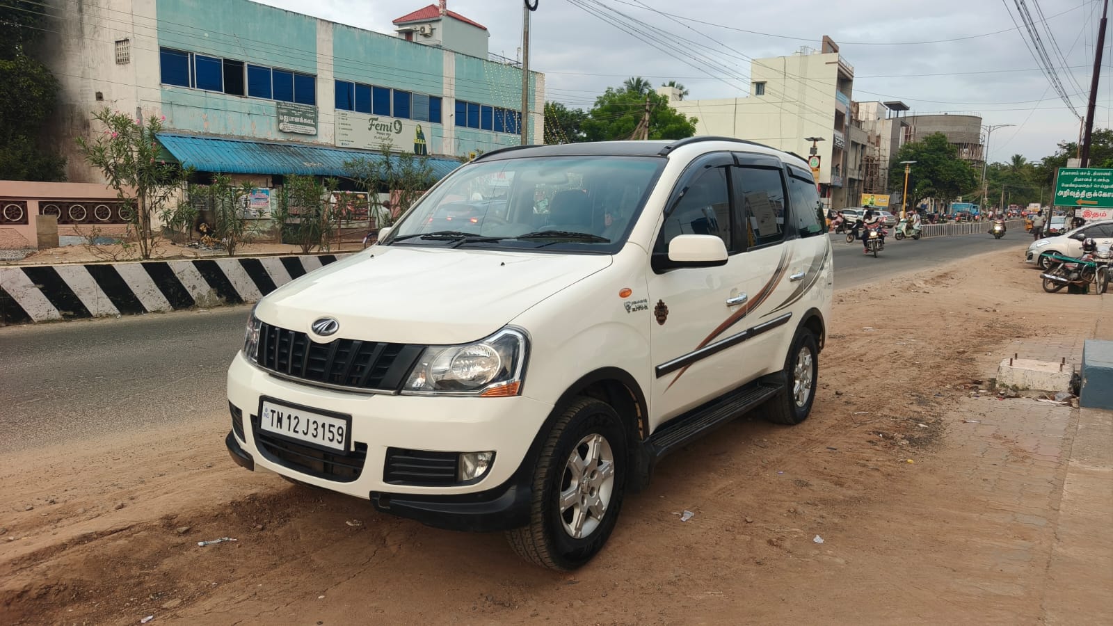 2015 Mahindra Xylo H8 2
