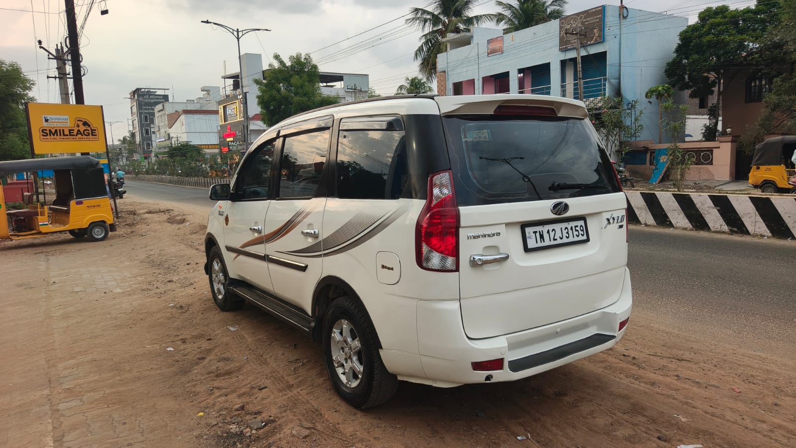 2015 Mahindra Xylo H8 4