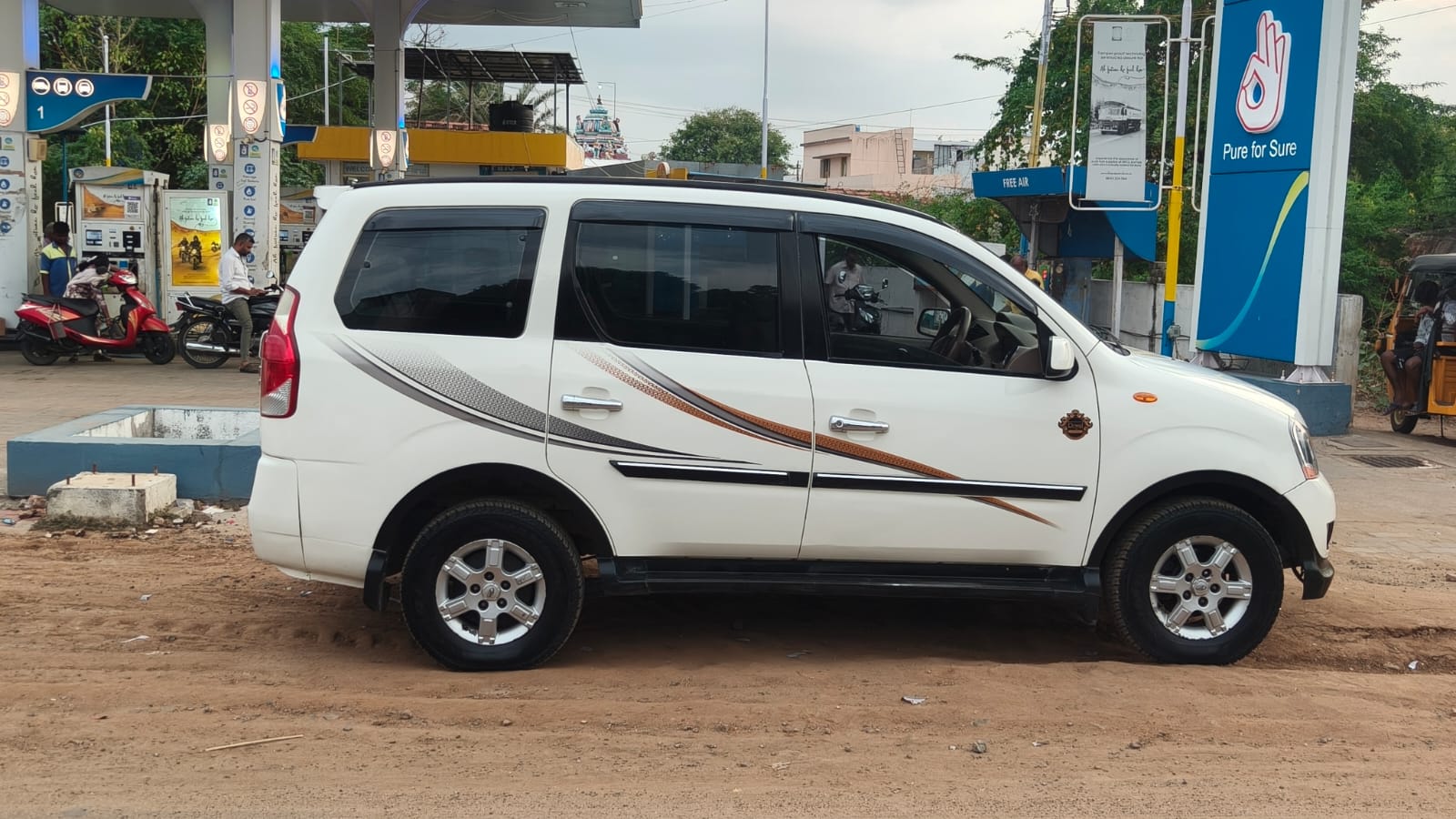 2015 Mahindra Xylo H8 7