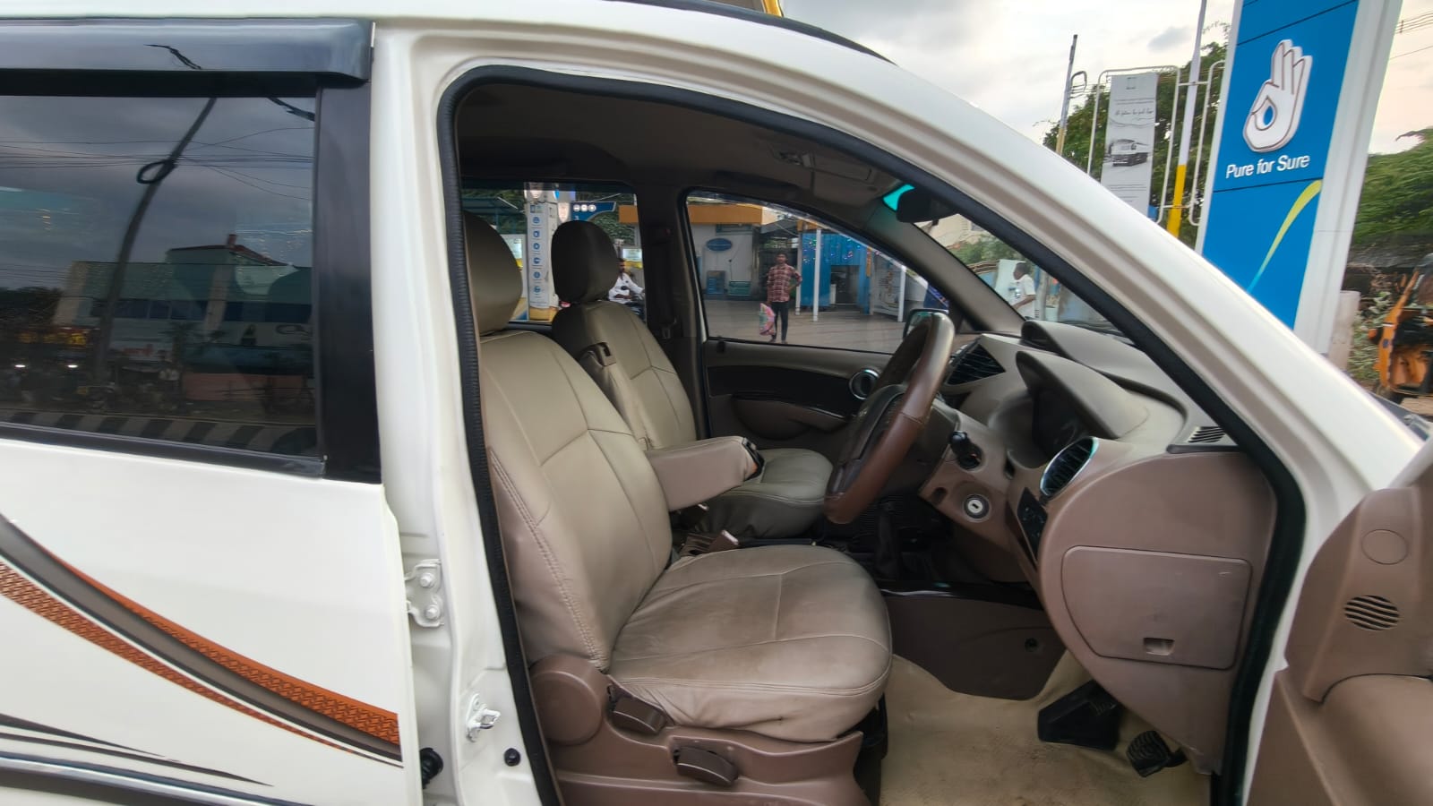 2015 Mahindra Xylo H8 9