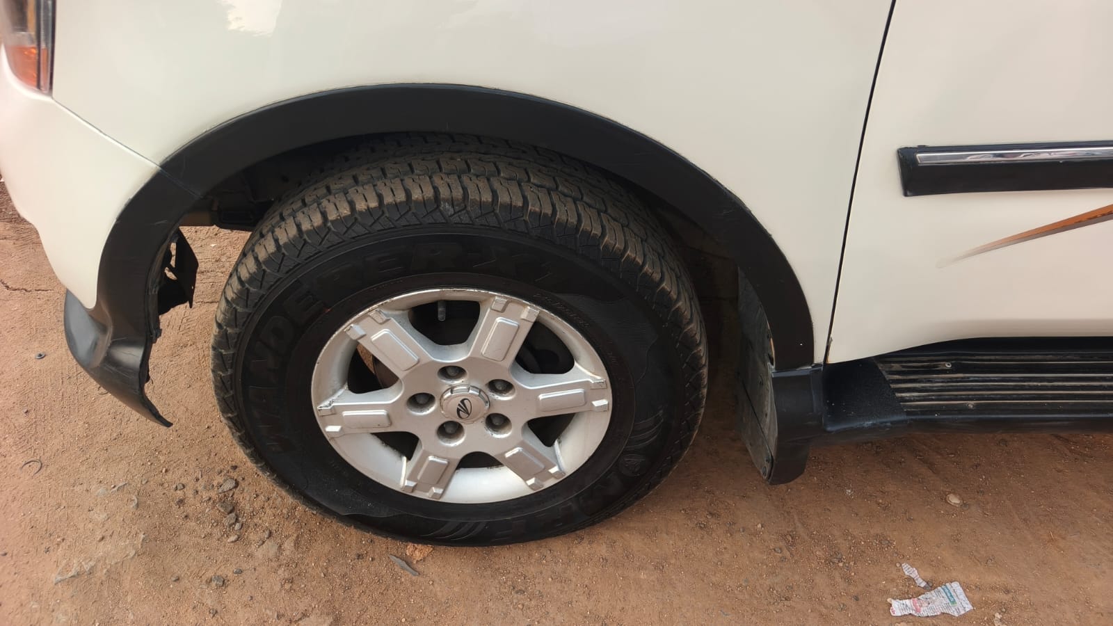 2015 Mahindra Xylo H8 13
