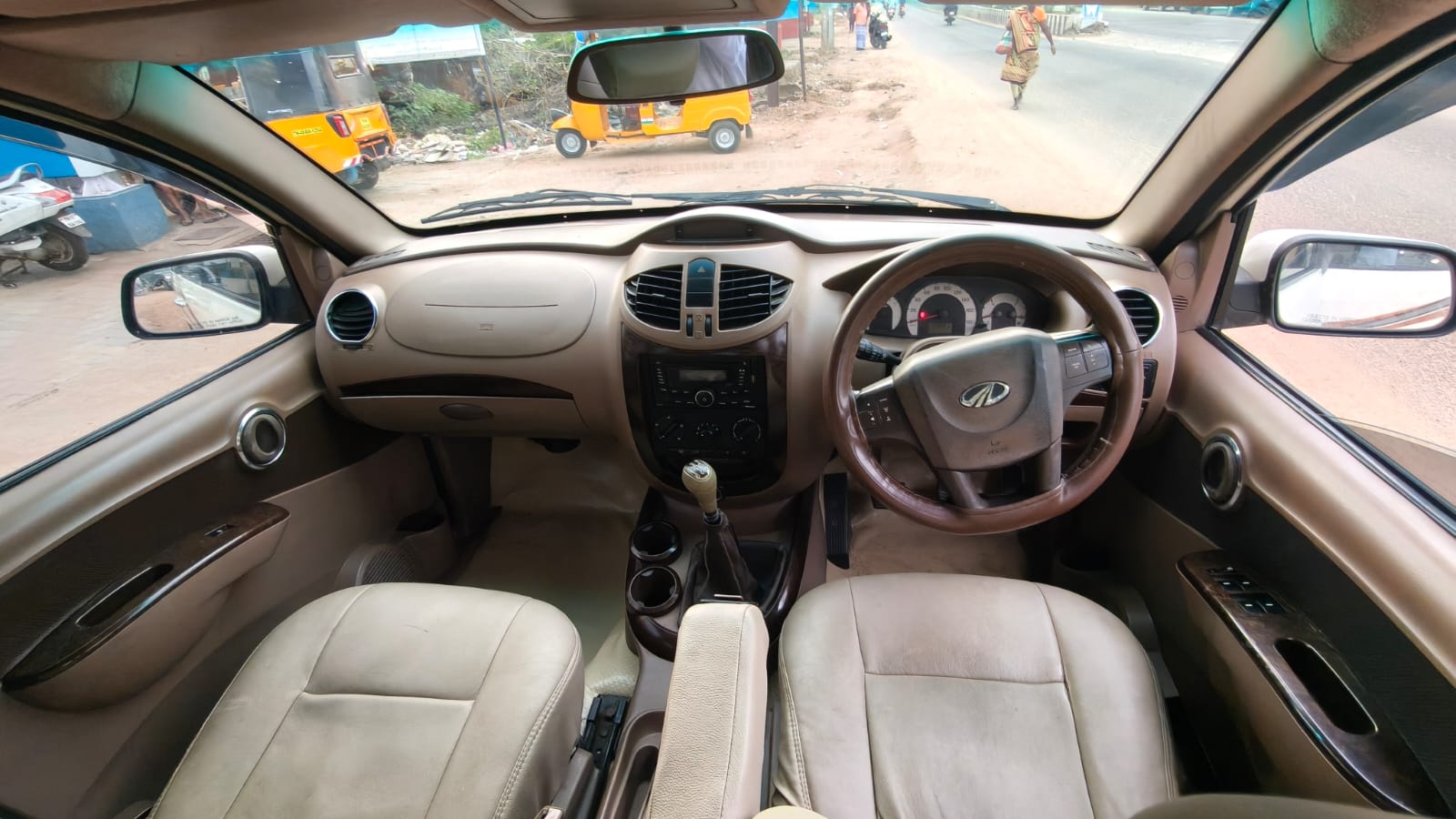 2015 Mahindra Xylo H8 12