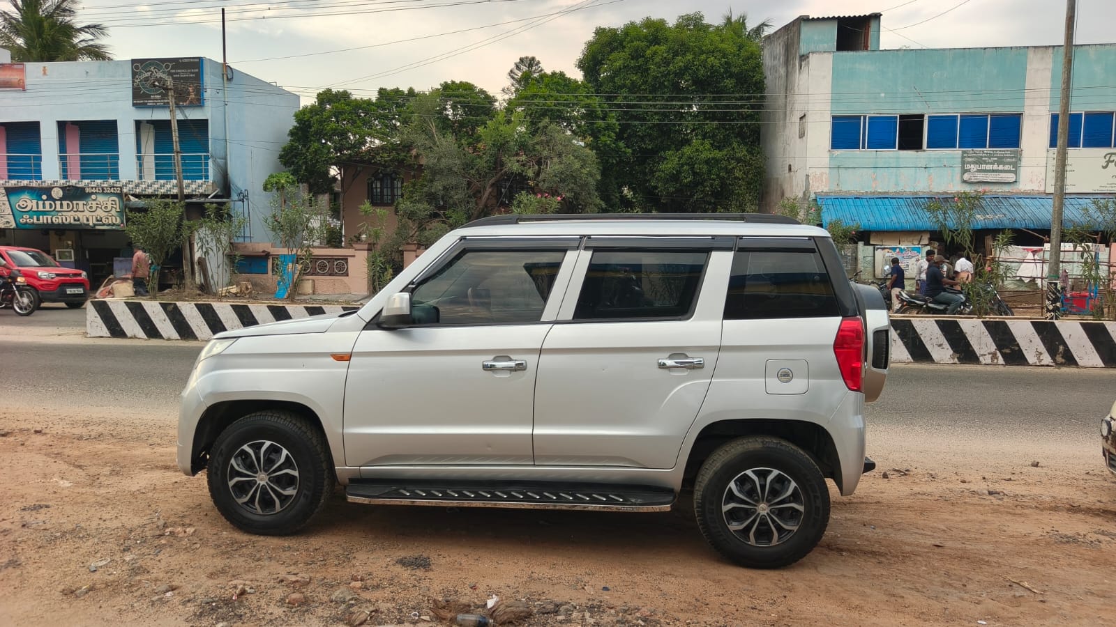 2018 Mahindra TUV300 T6 3