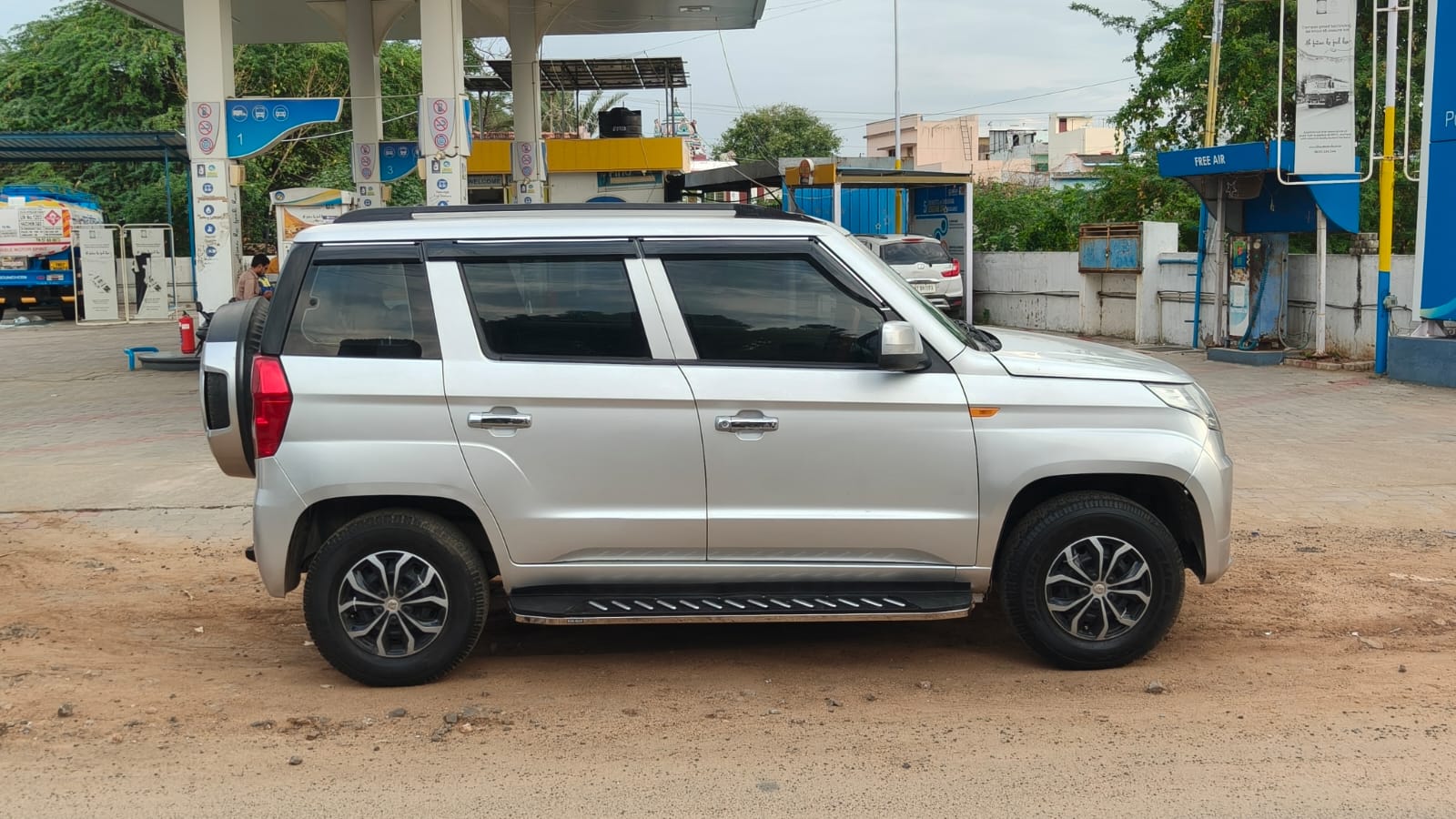2018 Mahindra TUV300 T6 7
