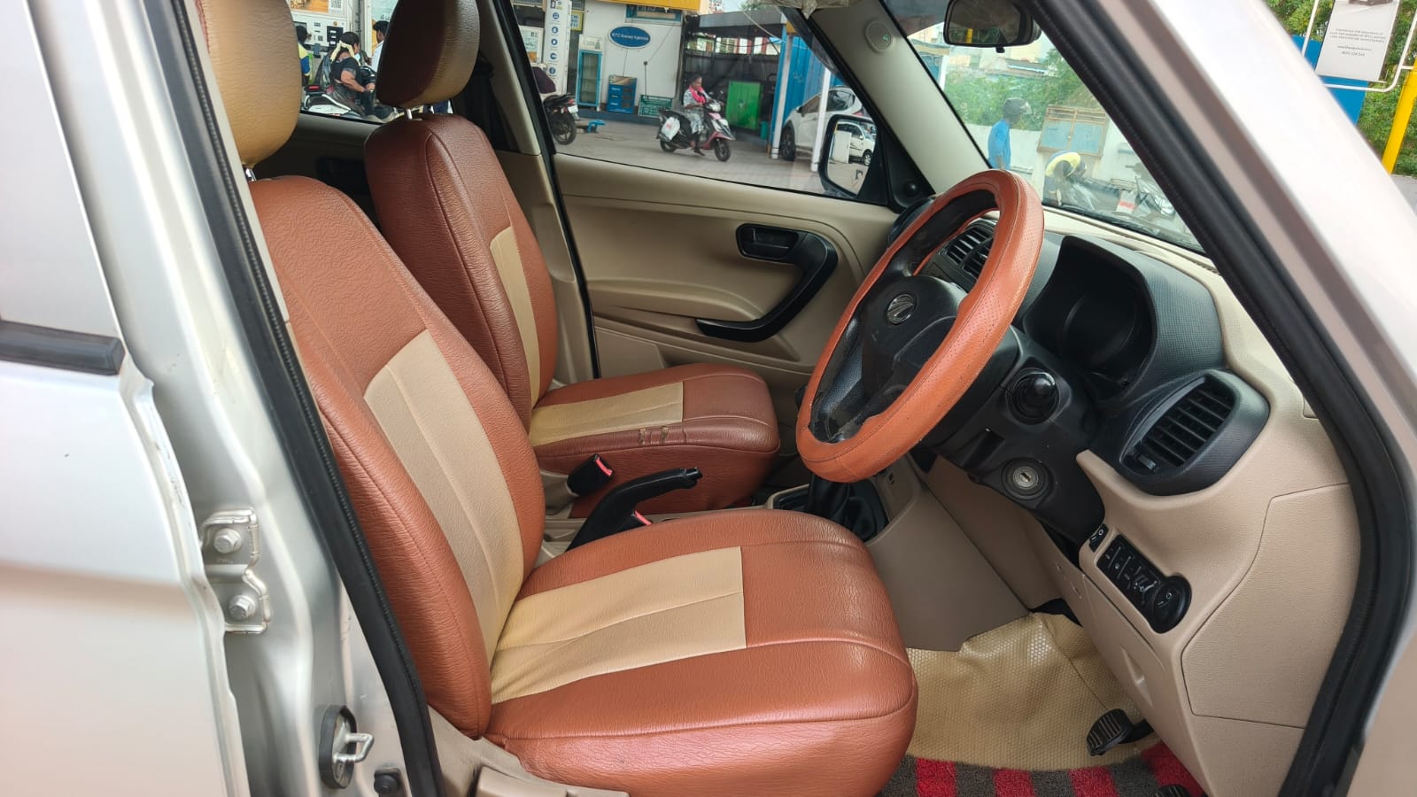 2018 Mahindra TUV300 T6 9
