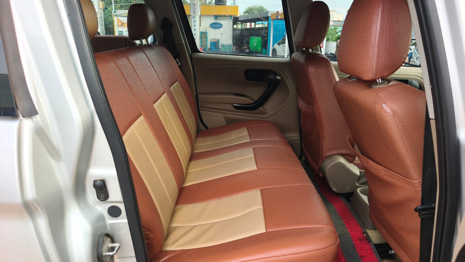 2018 Mahindra TUV300 T6 10