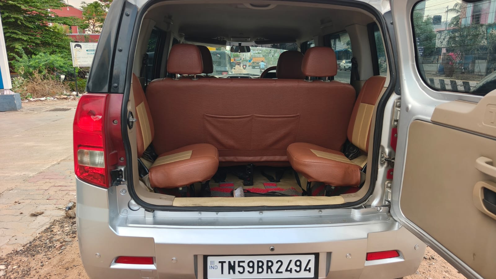 2018 Mahindra TUV300 T6 11