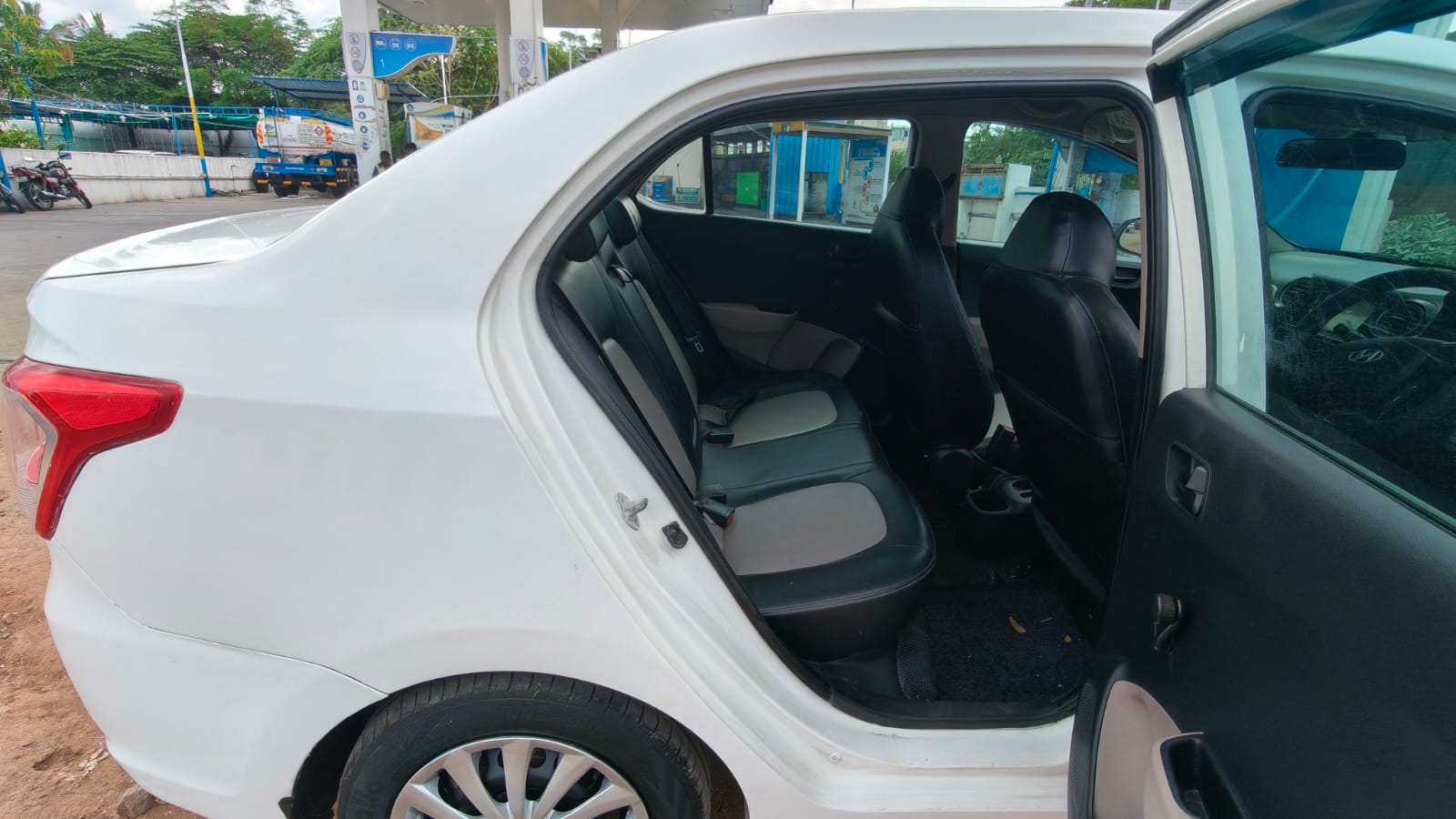 2018 Hyundai Xcent S 10