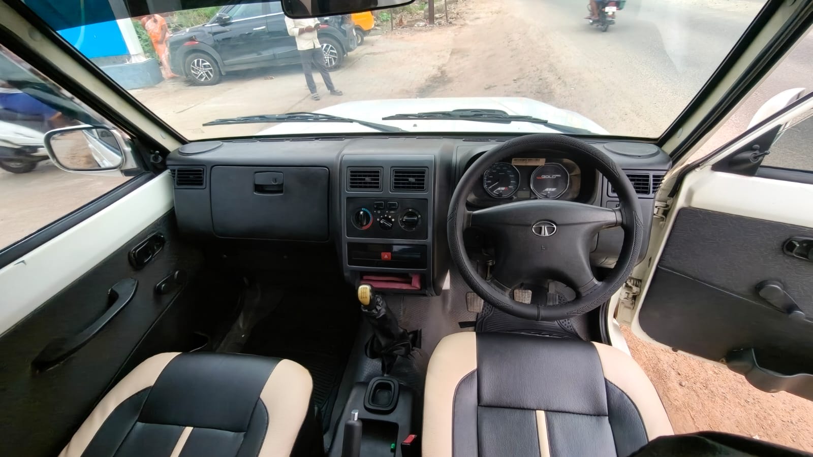 2018 Tata Sumo Gold 12