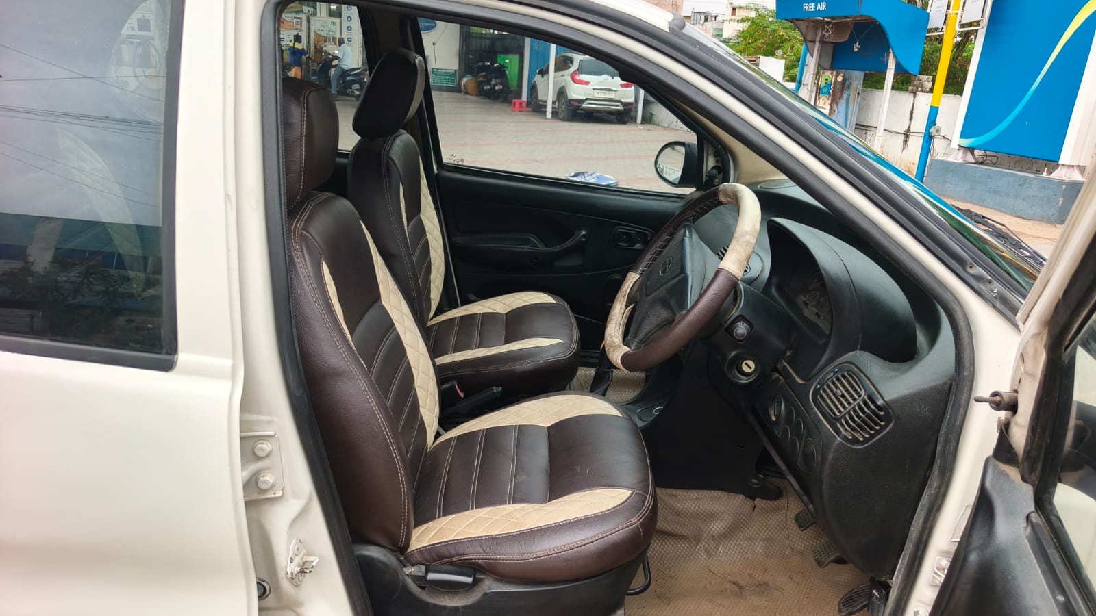 2015 Tata Indica V2 LS 9