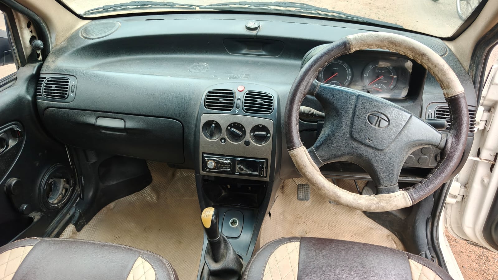 2015 Tata Indica V2 LS 11