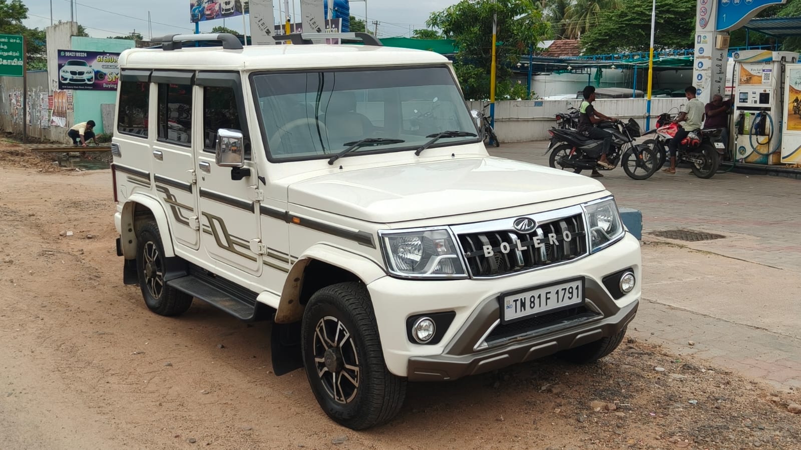 2021 Mahindra Bolero B6 8