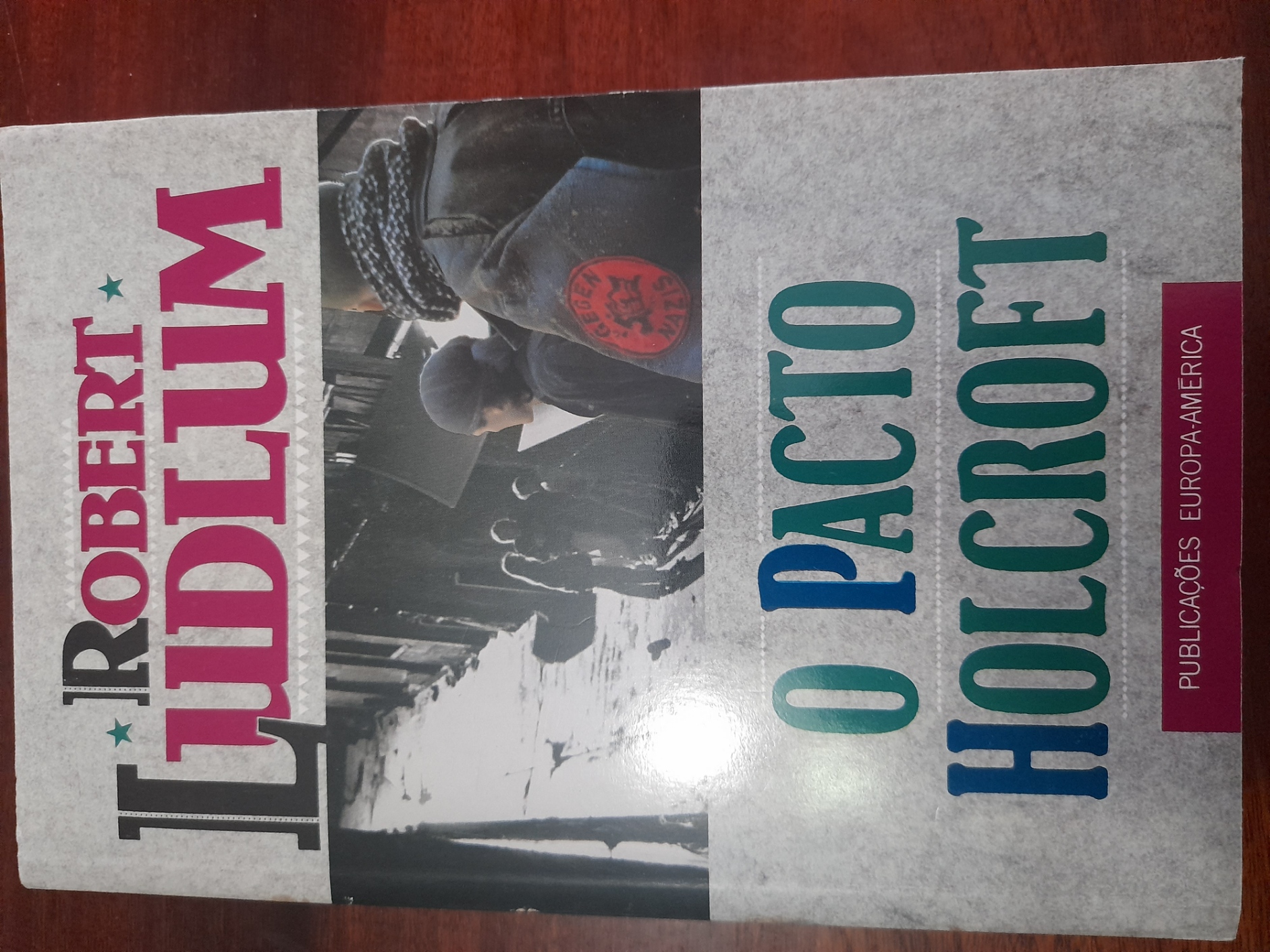O Pacto Holcroft 