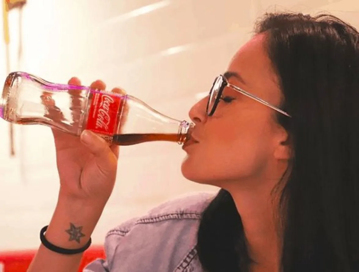 Why does coke taste better in glass? - Friends of Glass