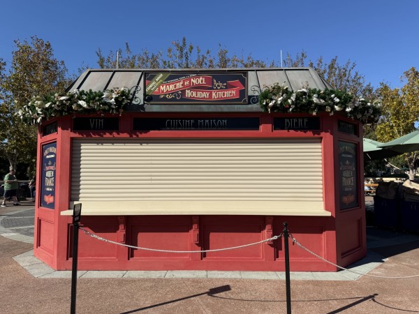 Le Marché de Noël Holiday Kitchen Image