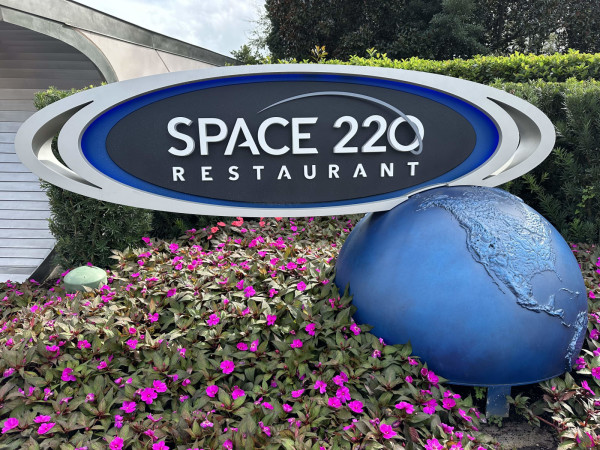 Space 220 Lounge Image