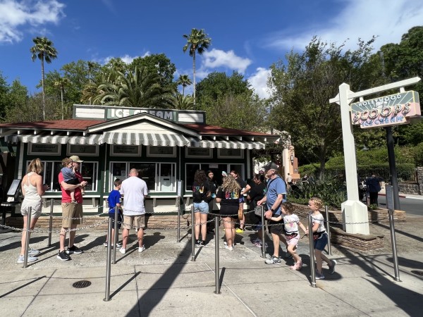 Hollywood Scoops Image