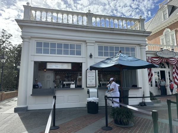 Regal Eagle Smokehouse - Outdoor Bar Image